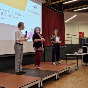 Begrüßung Maria Schröder (LIS), Katharina Lankenau (Martinsclub), Romy Möller (Moderation)