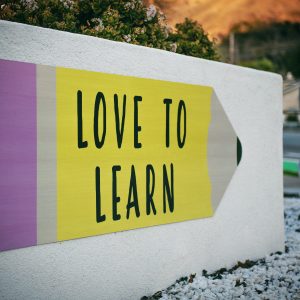Pfeil, Text: Love to learn